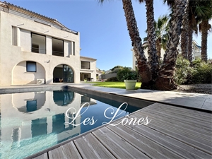 villa à la vente -   83140  SIX FOURS LES PLAGES, surface 320 m2 vente villa - BOO82563